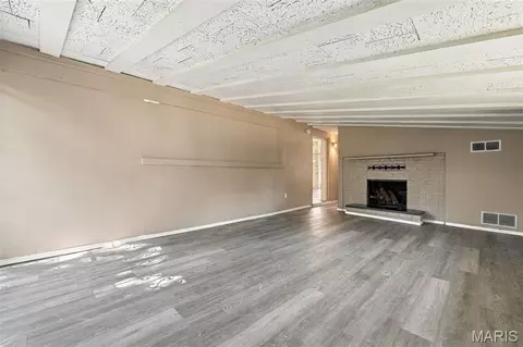 Living - 8408 Chalons Ct, Berkeley, MO 63134 photo 5 of 5