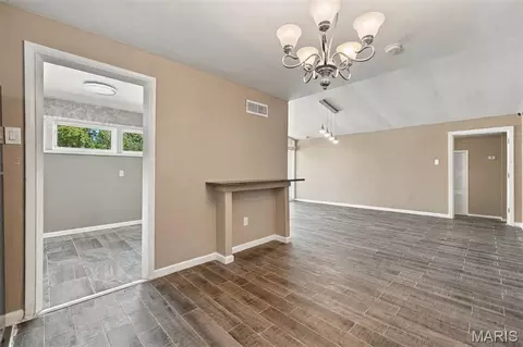 Dining - 8408 Chalons Ct, Berkeley, MO 63134 photo 1 of 1