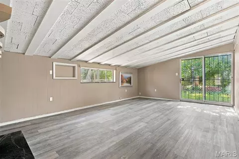 Living - 8408 Chalons Ct, Berkeley, MO 63134 photo 4 of 5