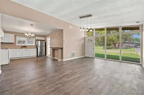 Living - 8408 Chalons Ct, Berkeley, MO 63134 photo 3 of 5