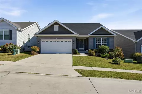 4975 Arbors At Stonegate Dr, Affton, MO 63123