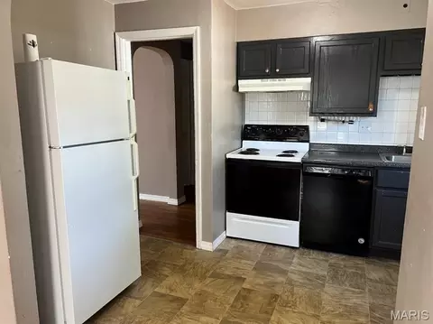 Kitchen - 9635 Echo Ln, Overland, MO 63114 photo 2 of 3