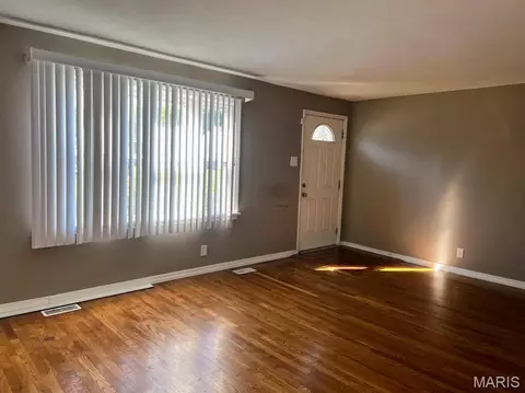 Living - 9635 Echo Ln, Overland, MO 63114 photo 2 of 4