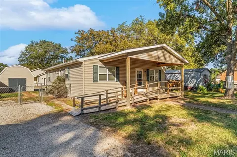 7 N Main St, Freeburg, IL 62243
