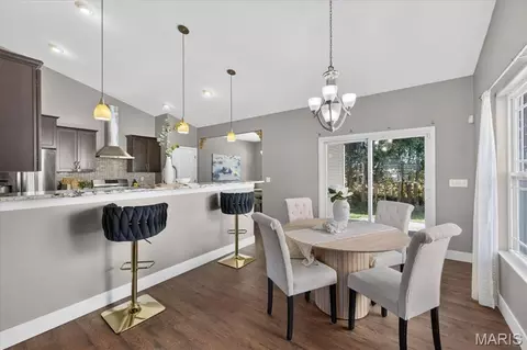 Dining - 1309 Hollander Ct, O'fallon, IL 62269 photo 2 of 4