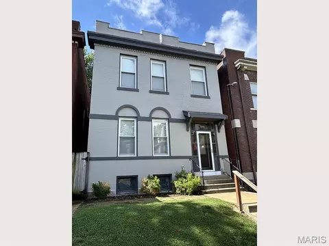 3648 Russell Blvd, Saint Louis, MO 63110