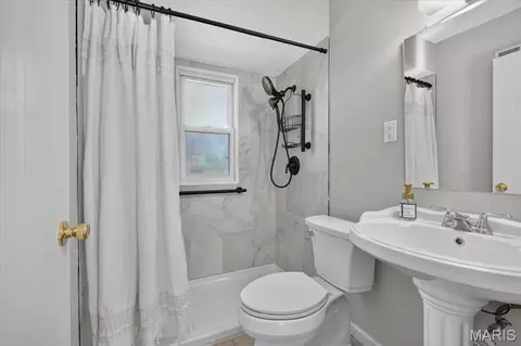 Bath - 1451 Sunset Dr, Arnold, MO 63010 photo 1 of 2