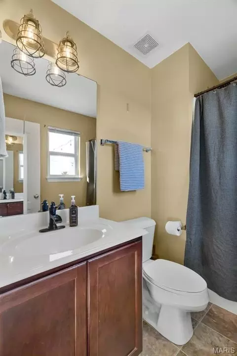 Bath - 2180 Central Park Dr, Troy, MO 63379 photo 1 of 1