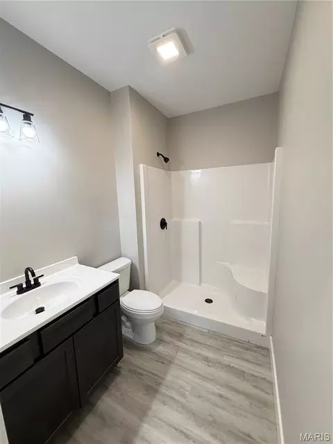 Bath - 112 Ventnor Ave, Union, MO 63084 photo 2 of 2