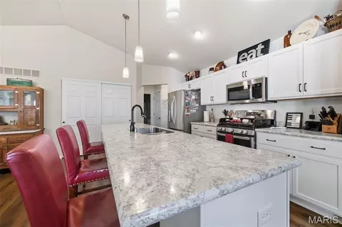 Kitchen - 628 Trestle Way, Troy, MO 63379 photo 2 of 3