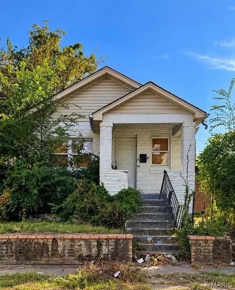 4758 Highland Ave, Saint Louis, MO 63113