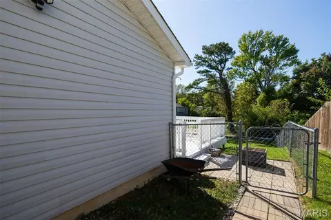 Exterior - 513 S 1st St, Pacific, MO 63069 photo 7 of 7