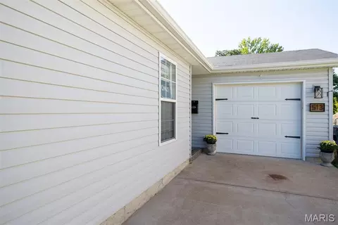 Exterior - 513 S 1st St, Pacific, MO 63069 photo 2 of 7