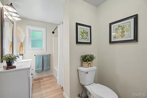 Bath - 8 Redbud Dr, Warrenton, MO 63383 photo 1 of 3