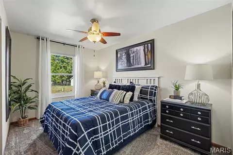 Bedroom - 8 Redbud Dr, Warrenton, MO 63383 photo 2 of 3