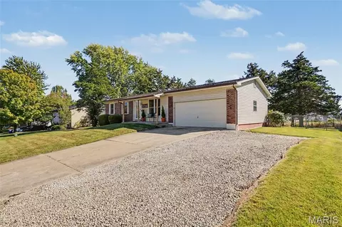 Exterior - 8 Redbud Dr, Warrenton, MO 63383 photo 3 of 8
