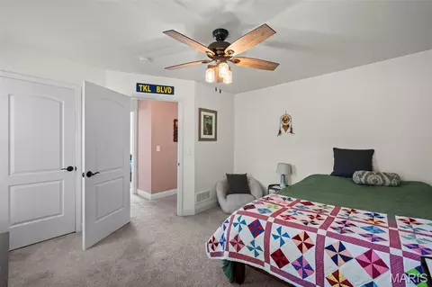Bedroom - 7407 Commonwealth Ave, Maplewood, MO 63143 photo 2 of 5