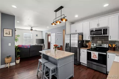 Kitchen - 7407 Commonwealth Ave, Maplewood, MO 63143 photo 4 of 5