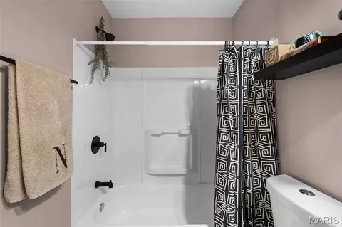 Bath - 7407 Commonwealth Ave, Maplewood, MO 63143 photo 2 of 5