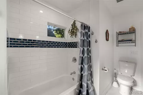Bath - 7407 Commonwealth Ave, Maplewood, MO 63143 photo 5 of 5