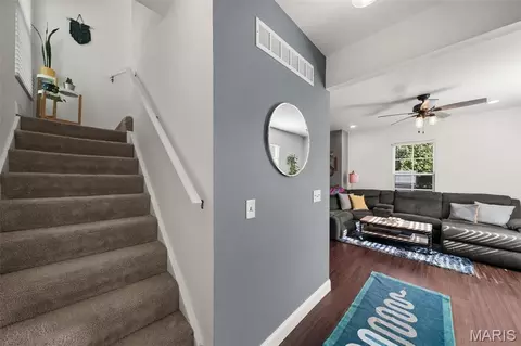 Entry Way - 7407 Commonwealth Ave, Maplewood, MO 63143 photo 2 of 3