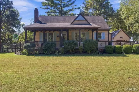 4020 Old 100 Spur, Villa Ridge, MO 63089