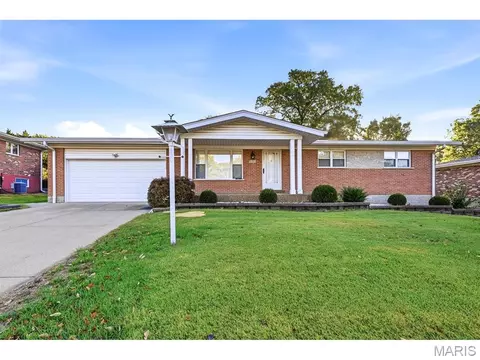 9480 Rosebay Dr, Crestwood, MO 63126