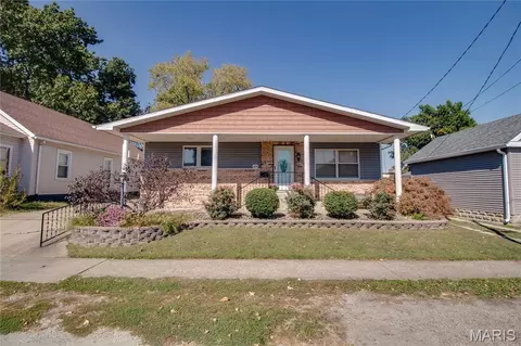 424 W 1st South St, Carlinville, IL 62626
