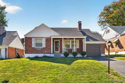 815 Blossom Ln, Saint Louis, MO 63119