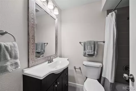 Bath - 850 Hanna Rd, Manchester, MO 63021 photo 1 of 5