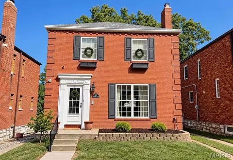 6651 Lindenwood Pl, Saint Louis, MO 63109