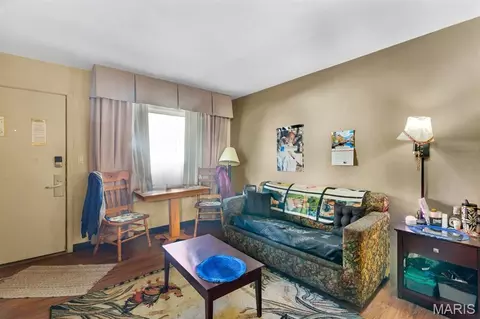 Bedroom - 3604 Mcmasters Ave, Hannibal, MO 63401 photo 2 of 11