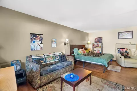 Bedroom - 3604 Mcmasters Ave, Hannibal, MO 63401 photo 1 of 11