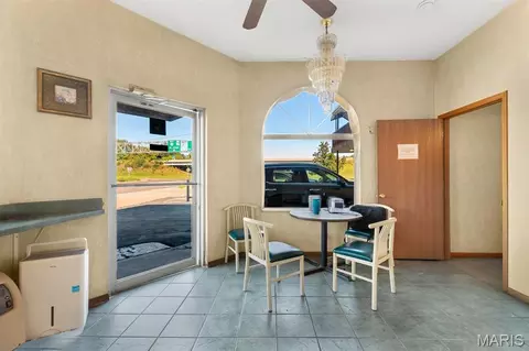 Dining - 3604 Mcmasters Ave, Hannibal, MO 63401 photo 1 of 1