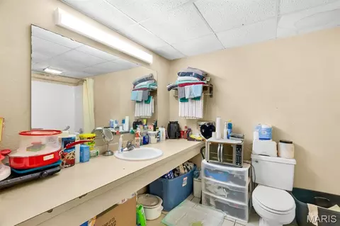 Bath - 3604 Mcmasters Ave, Hannibal, MO 63401 photo 1 of 4