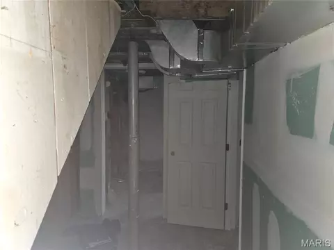Entry Way - 30 Royal Ave, Ferguson, MO 63135 photo 4 of 4