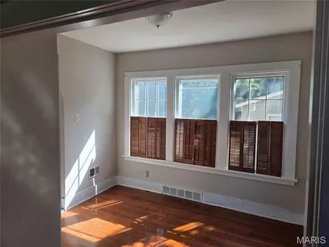Living - 30 Royal Ave, Ferguson, MO 63135 photo 3 of 4