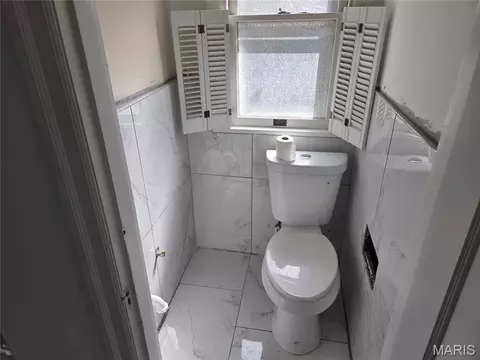 Bath - 30 Royal Ave, Ferguson, MO 63135 photo 1 of 3