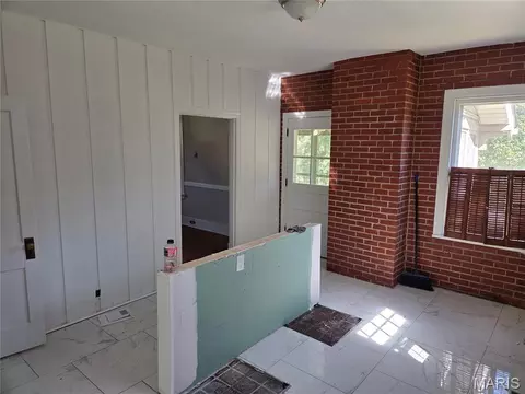 Entry Way - 30 Royal Ave, Ferguson, MO 63135 photo 2 of 4