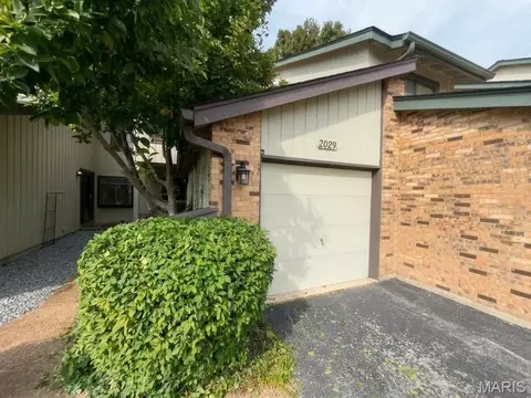 2029 Silent Spring Dr, Maryland Heights, MO 63043
