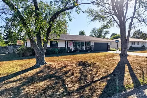 354 Farmers Ln, Lebanon, MO 65536