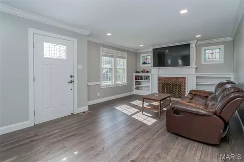 Living - 225 High St, Washington, MO 63090 photo 1 of 4