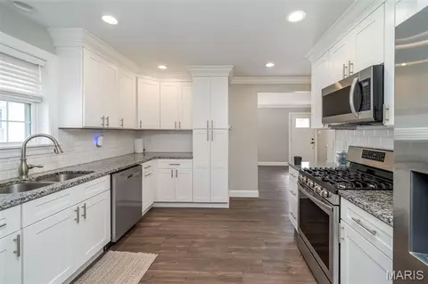 Kitchen - 225 High St, Washington, MO 63090 photo 3 of 3