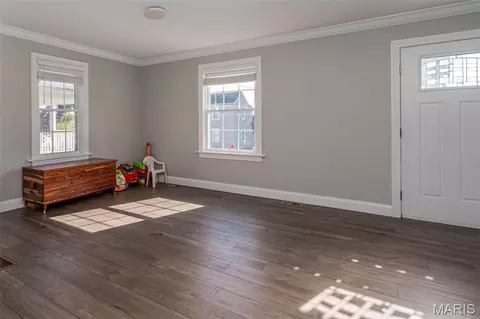 Living - 225 High St, Washington, MO 63090 photo 4 of 4