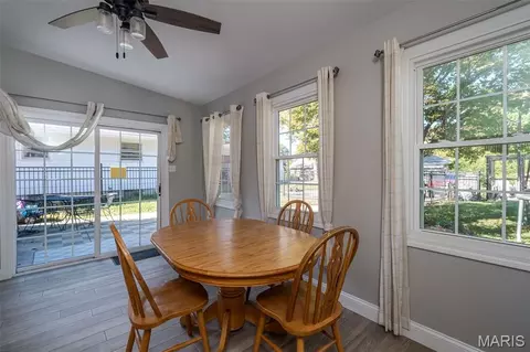 Dining - 225 High St, Washington, MO 63090 photo 2 of 3