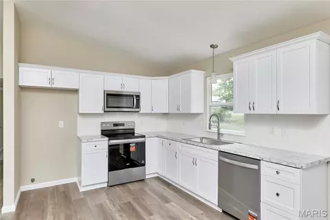 Kitchen - 408 Raymond Dr, O'fallon, MO 63366 photo 1 of 2