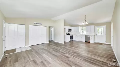 Living - 408 Raymond Dr, O'fallon, MO 63366 photo 2 of 3