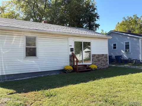 2918 Sanford Ave, Alton, IL 62002