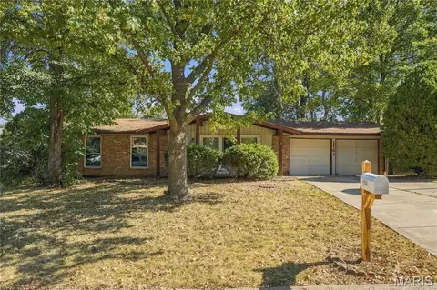 1154 King Carey Dr, Saint Louis, MO 63146