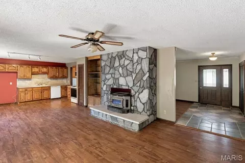 Living - 230 N Bernhardt Ave, Gerald, MO 63037 photo 2 of 5